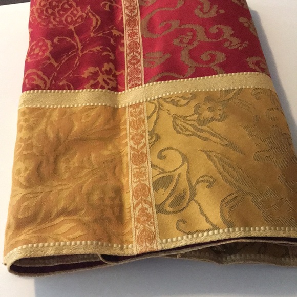 Table Runner 76 x 14 Gold and Red with tassels - Picture 5 of 9